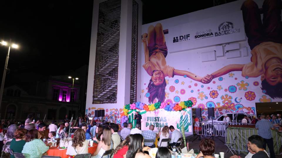 Cierra Gobierno de Sonora septiembre con noche mexicana del Voluntariado ISSSTESON